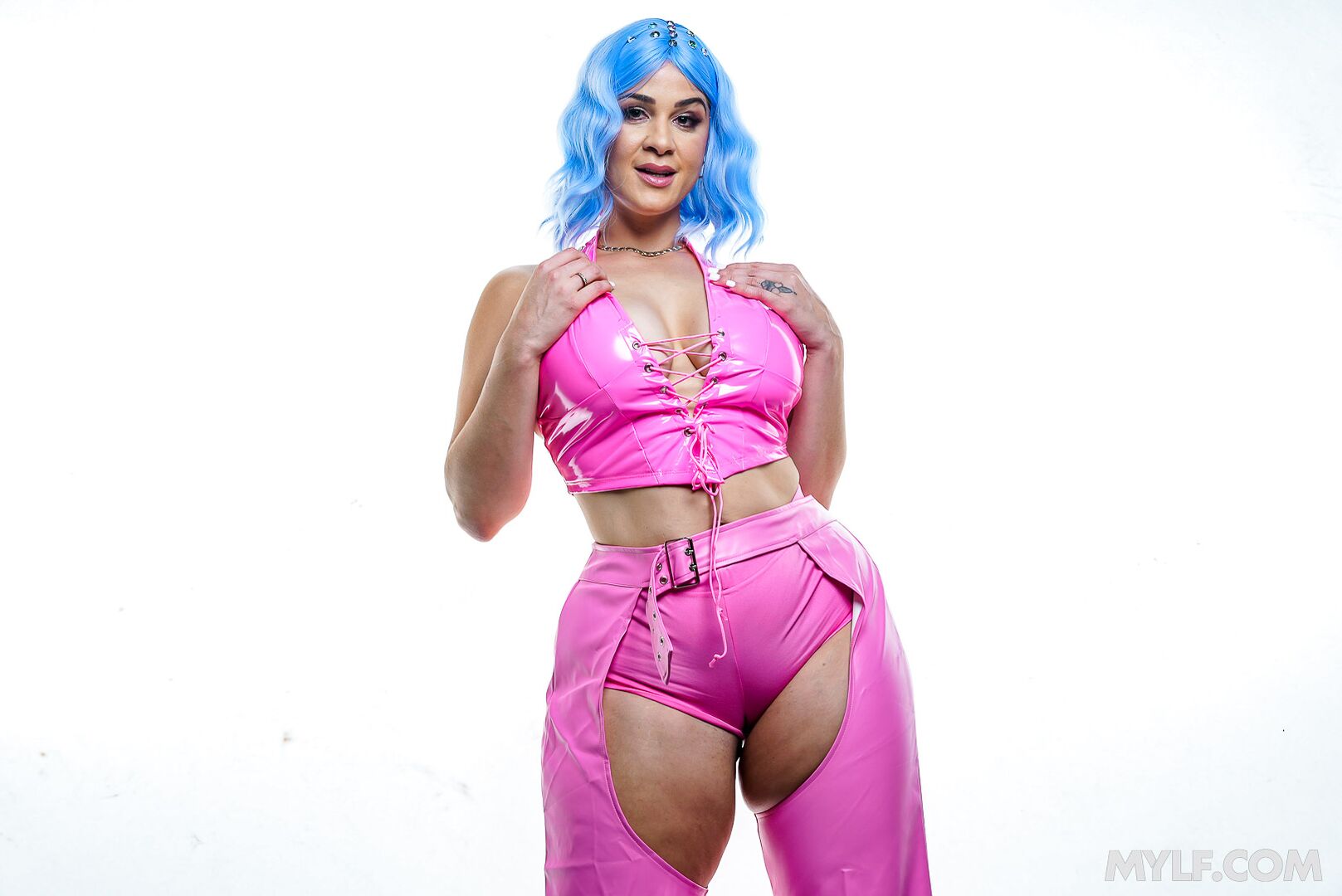 Concept: Giantess Milf