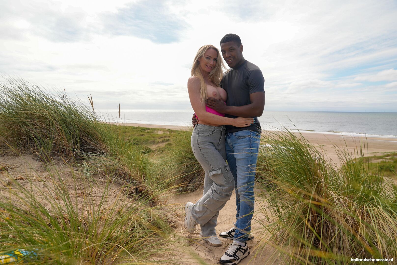 Goldy Kim in haar eerste porno!