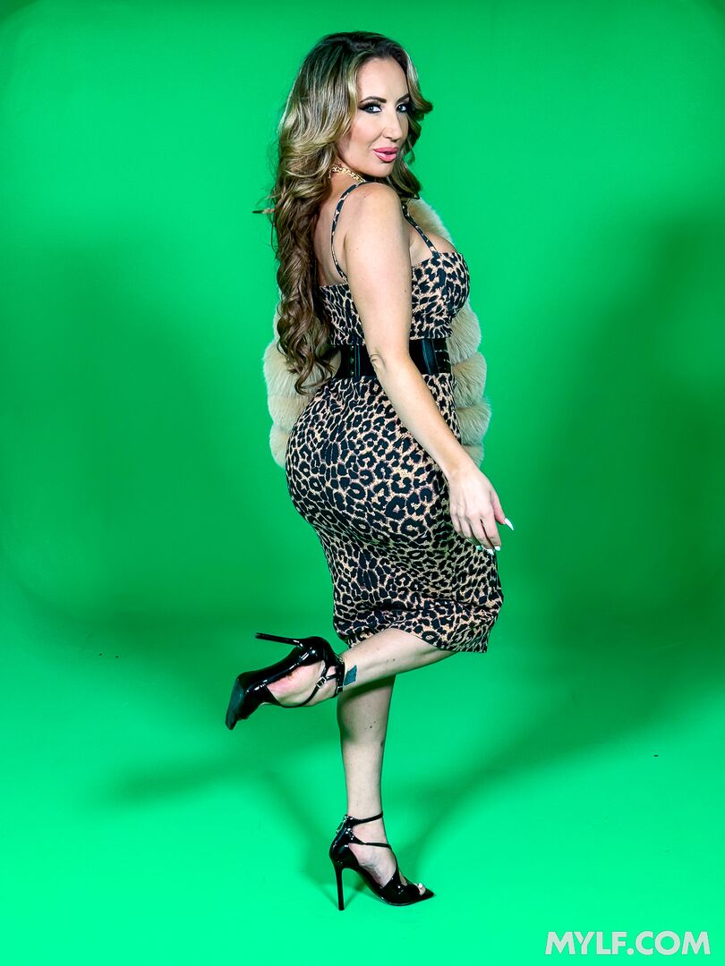 Celebrating Busty Legend Richelle Ryan