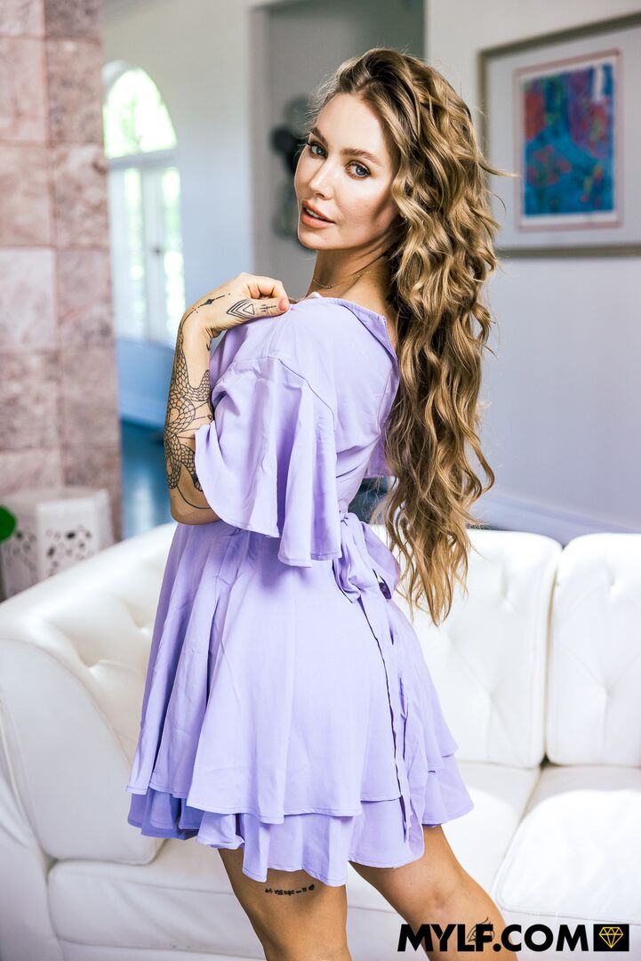 Member Story: Lonely Housewife Has a Sneaky Audience