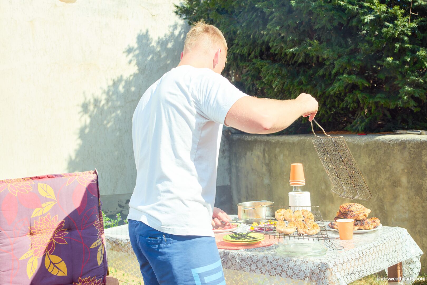 International Eat Outside Day