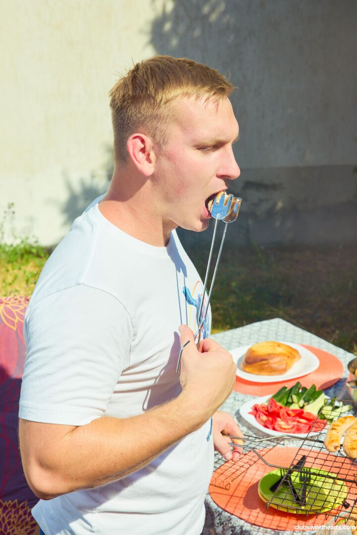 International Eat Outside Day