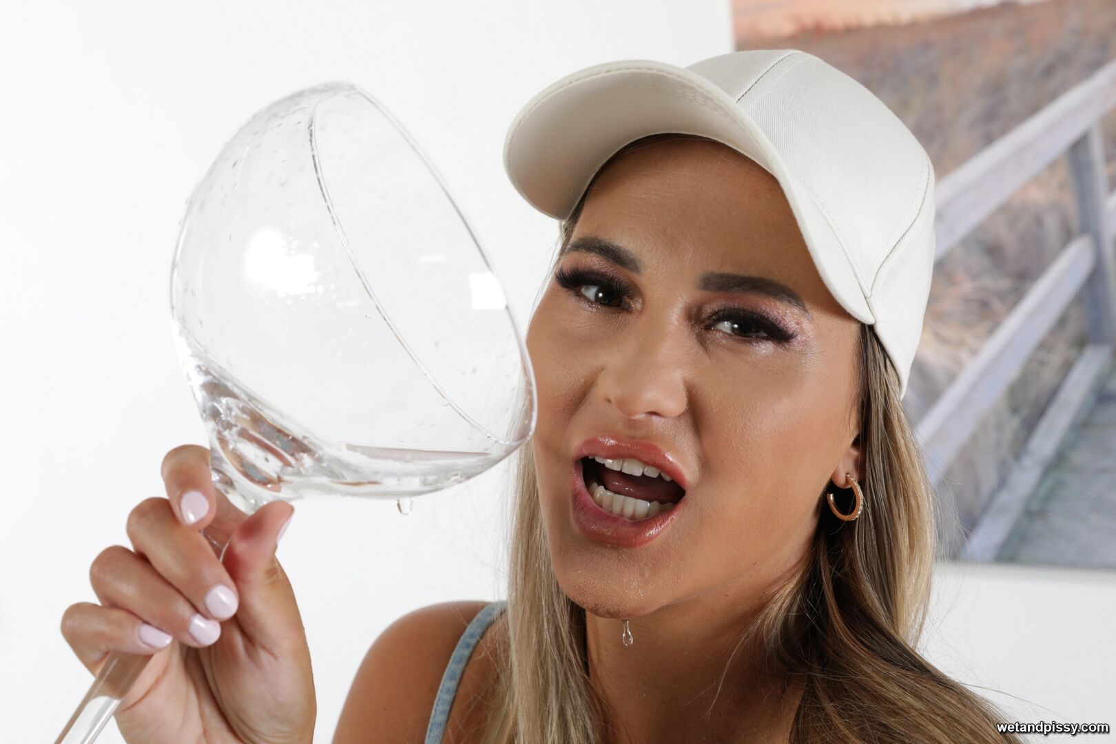 Naomi Bennet — Licking Her Pee