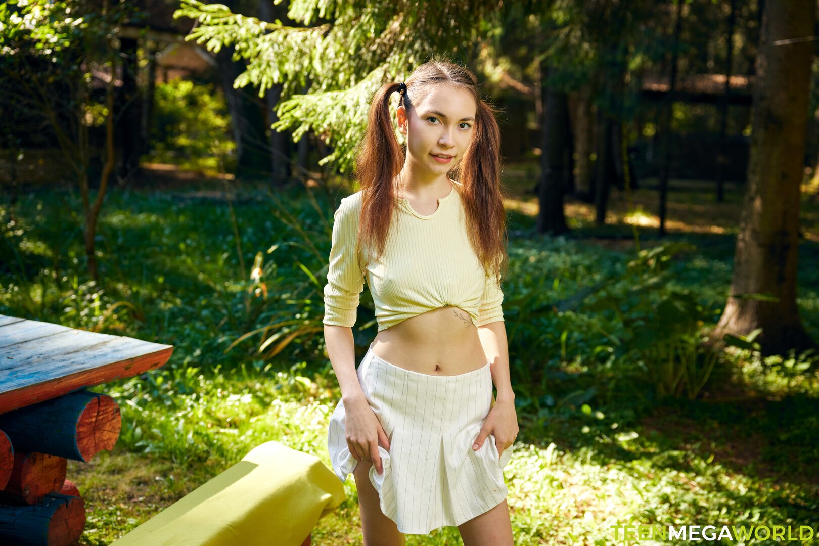Cutie orgasms on a bench