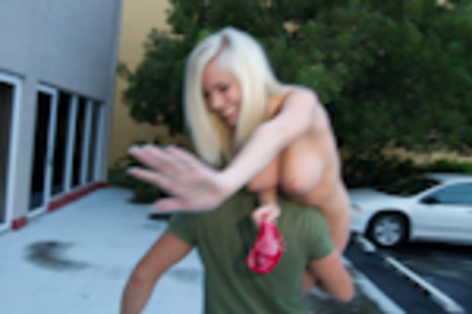 Stepmoms A Swinger - S4:E6