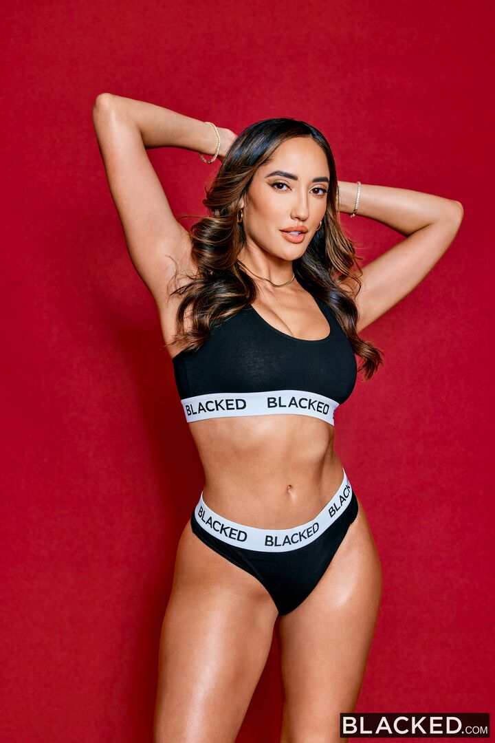 Trophy Wife Chloe Amour Cheats On Hubby