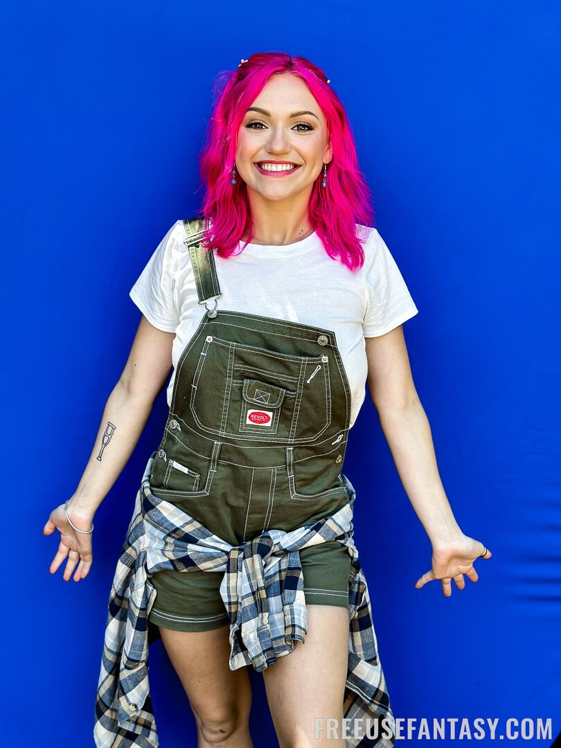“Share Your Girlfriend” Camper Cutie Bathed in Cum