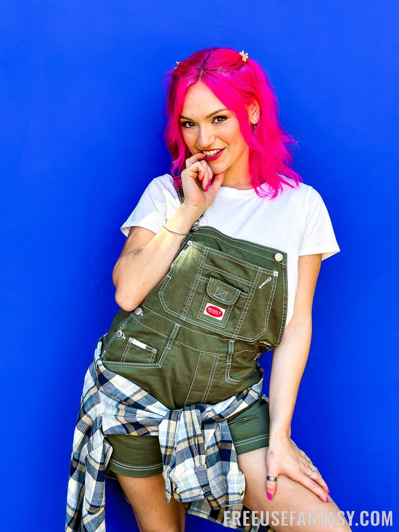 “Share Your Girlfriend” Camper Cutie Bathed in Cum