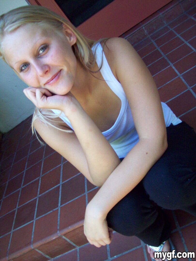 Cute blonde babe can ride!