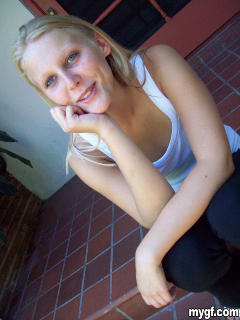 Cute blonde babe can ride!