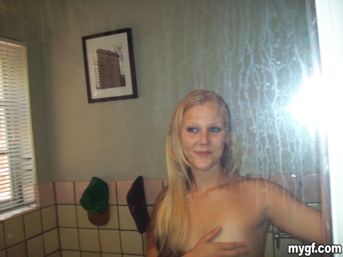 Cute blonde babe can ride!