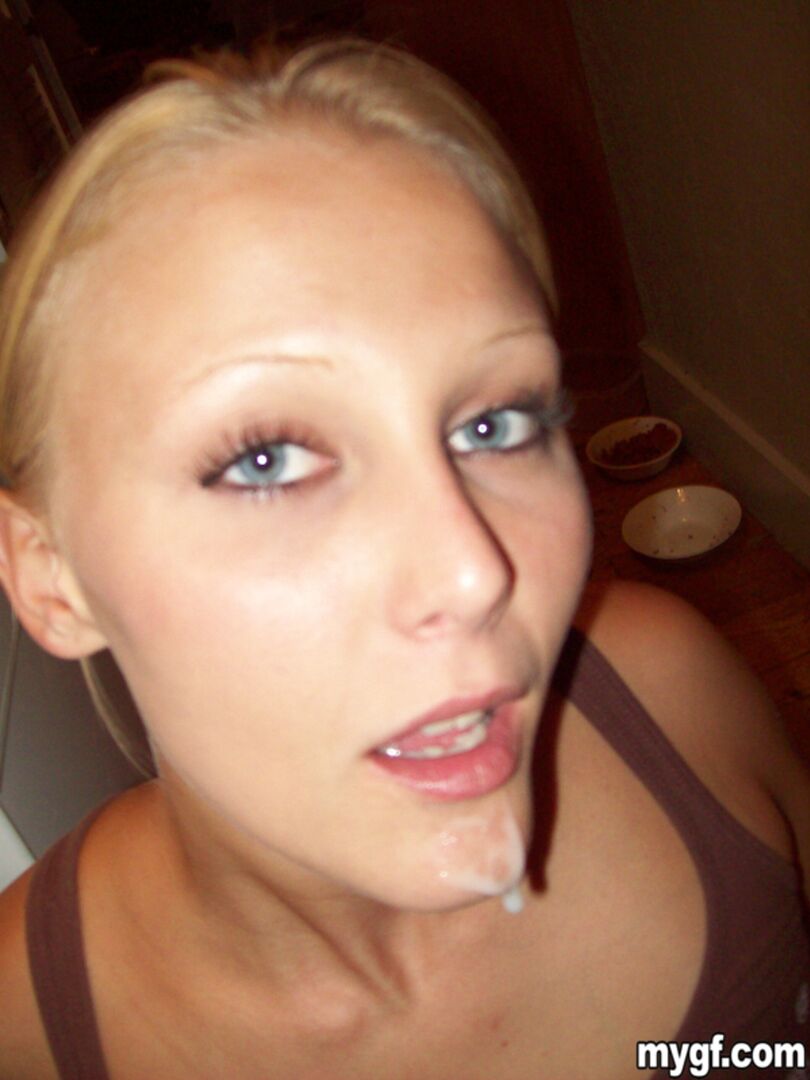 Cute blonde babe can ride!