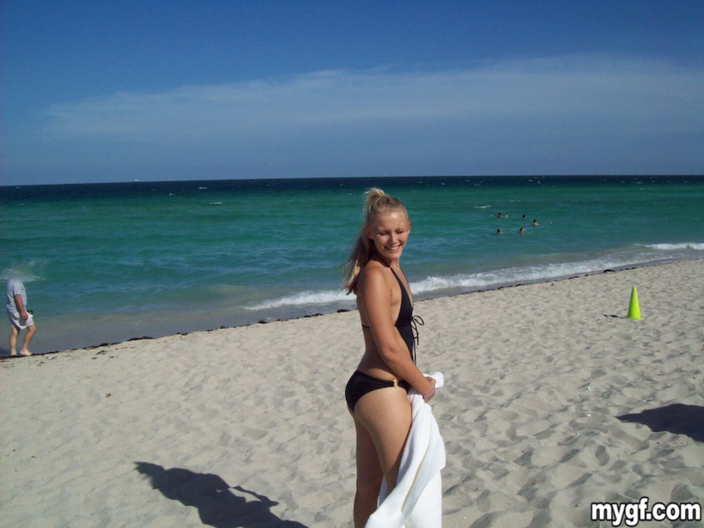 Cute blonde babe can ride!
