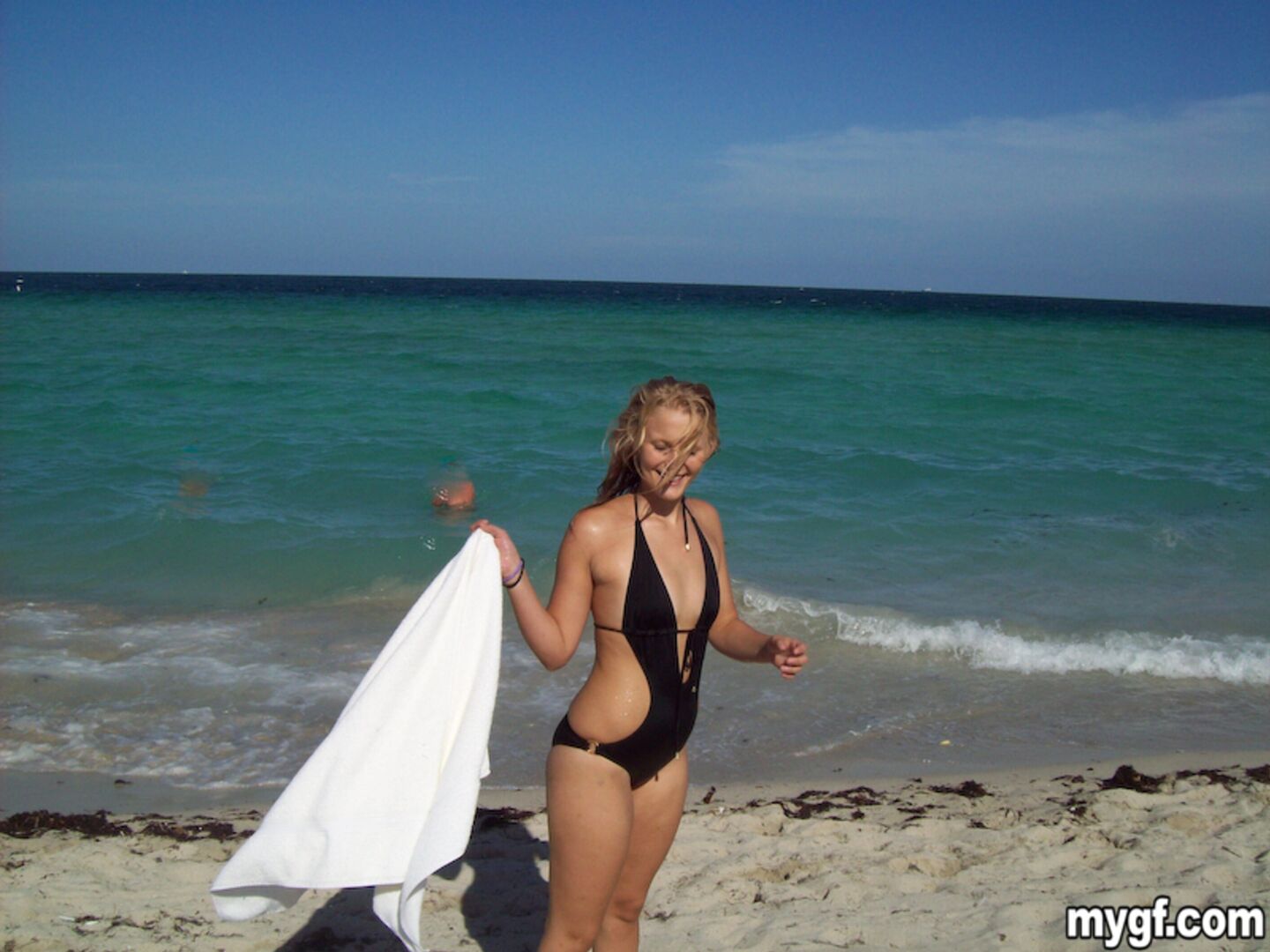 Cute blonde babe can ride!