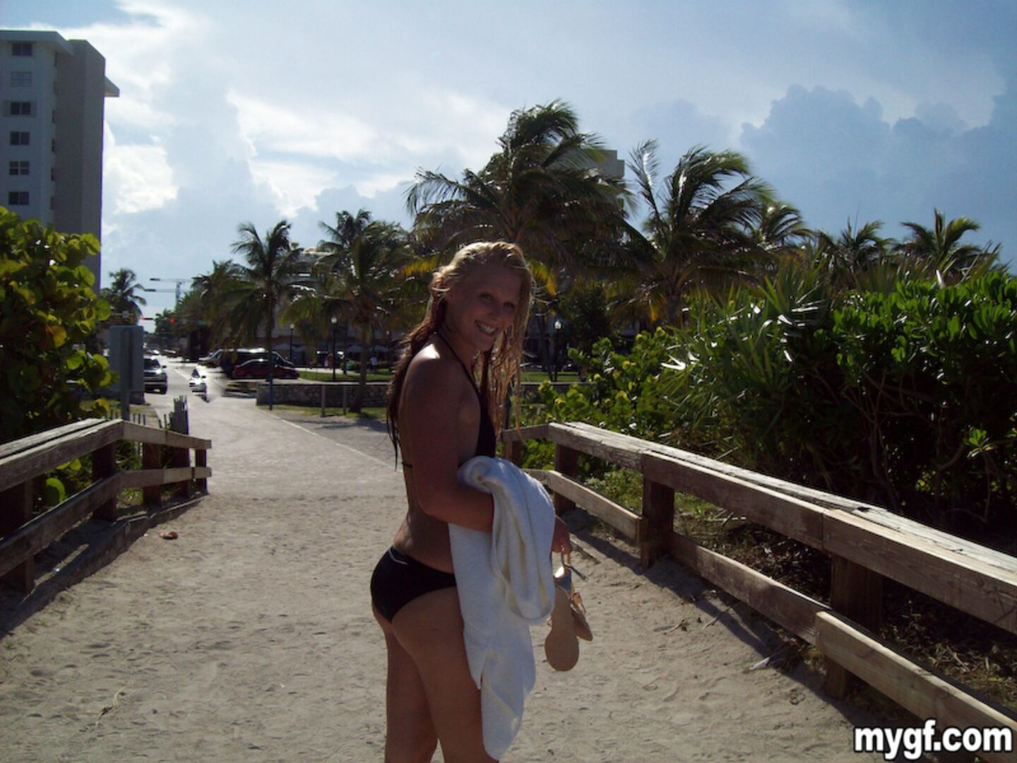 Cute blonde babe can ride!