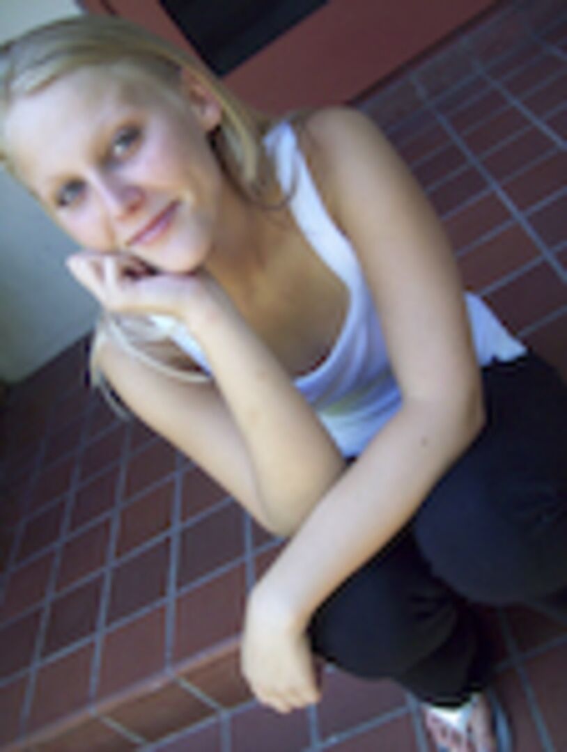 Cute blonde babe can ride!