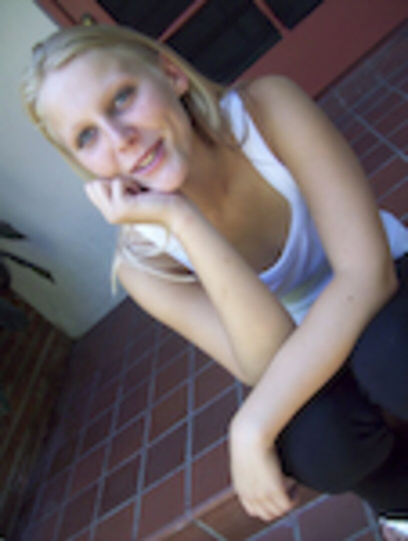 Cute blonde babe can ride!