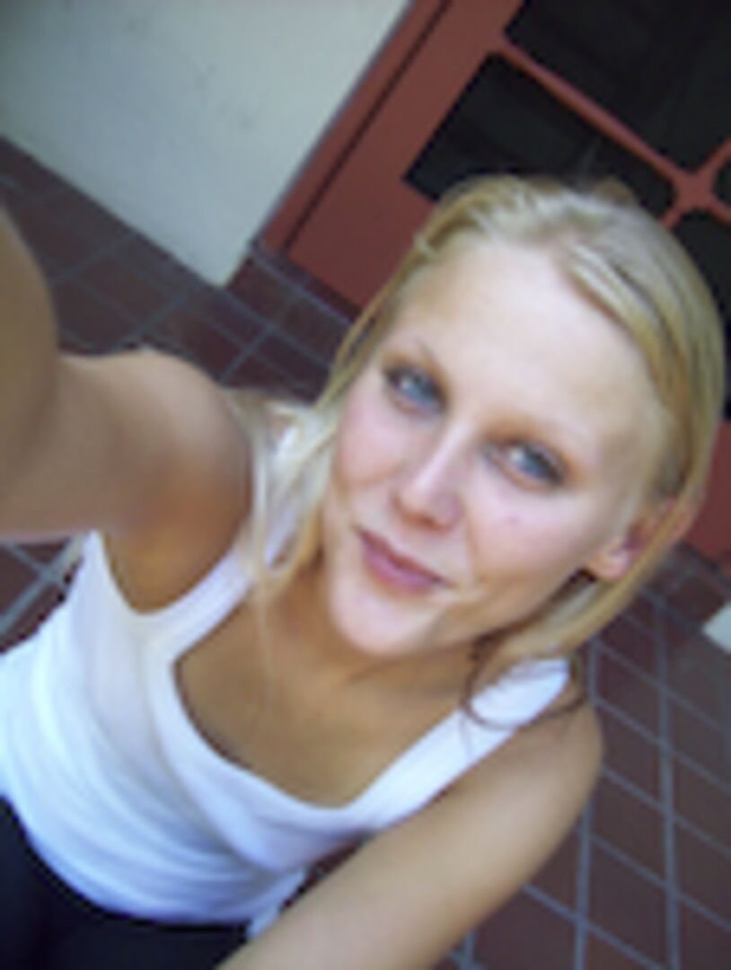 Cute blonde babe can ride!