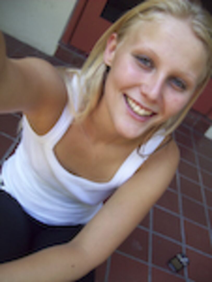 Cute blonde babe can ride!