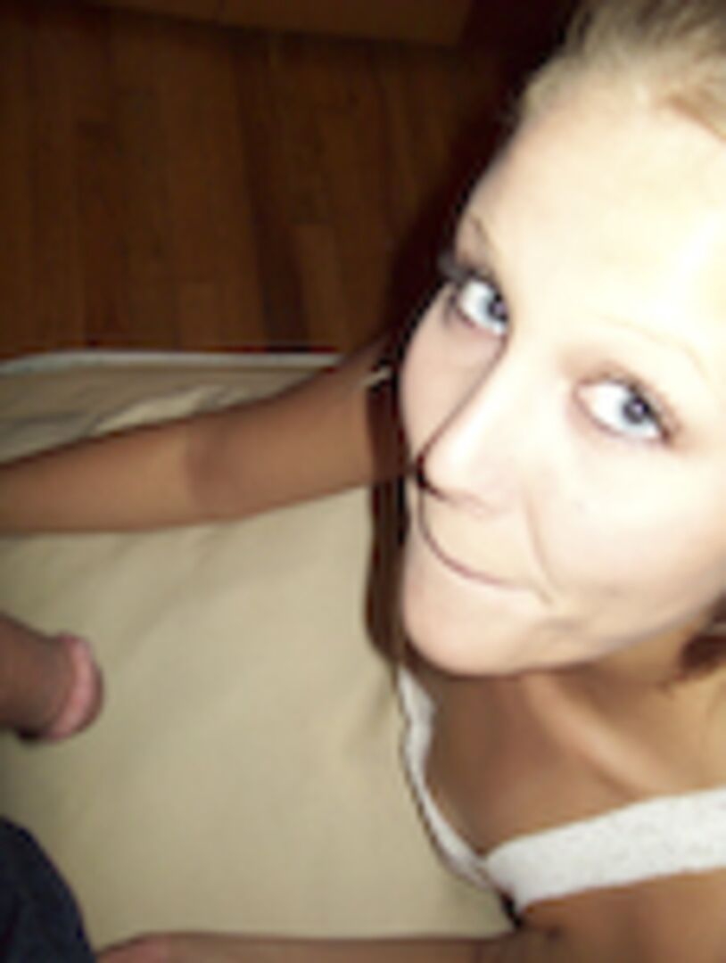 Cute blonde babe can ride!