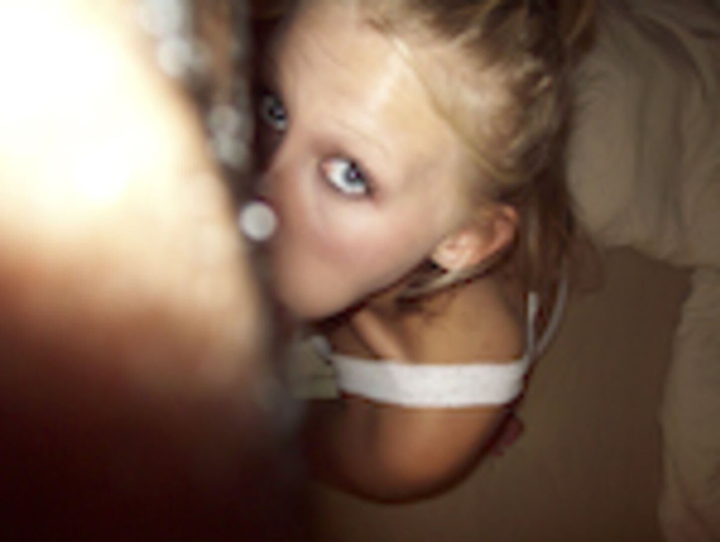Cute blonde babe can ride!