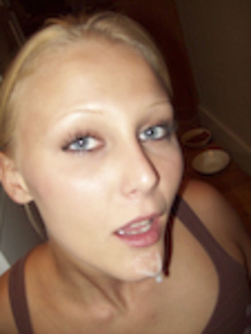 Cute blonde babe can ride!