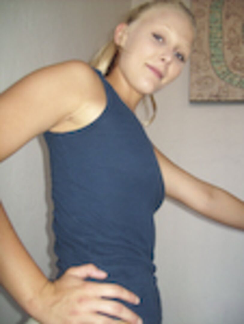 Cute blonde babe can ride!
