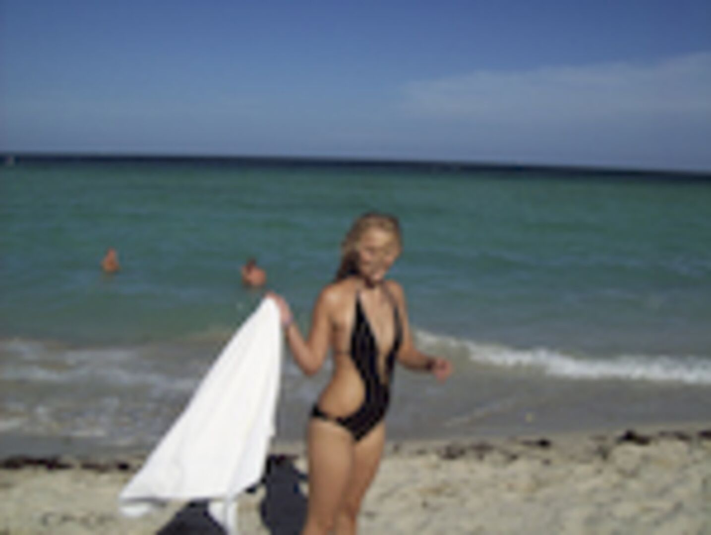Cute blonde babe can ride!
