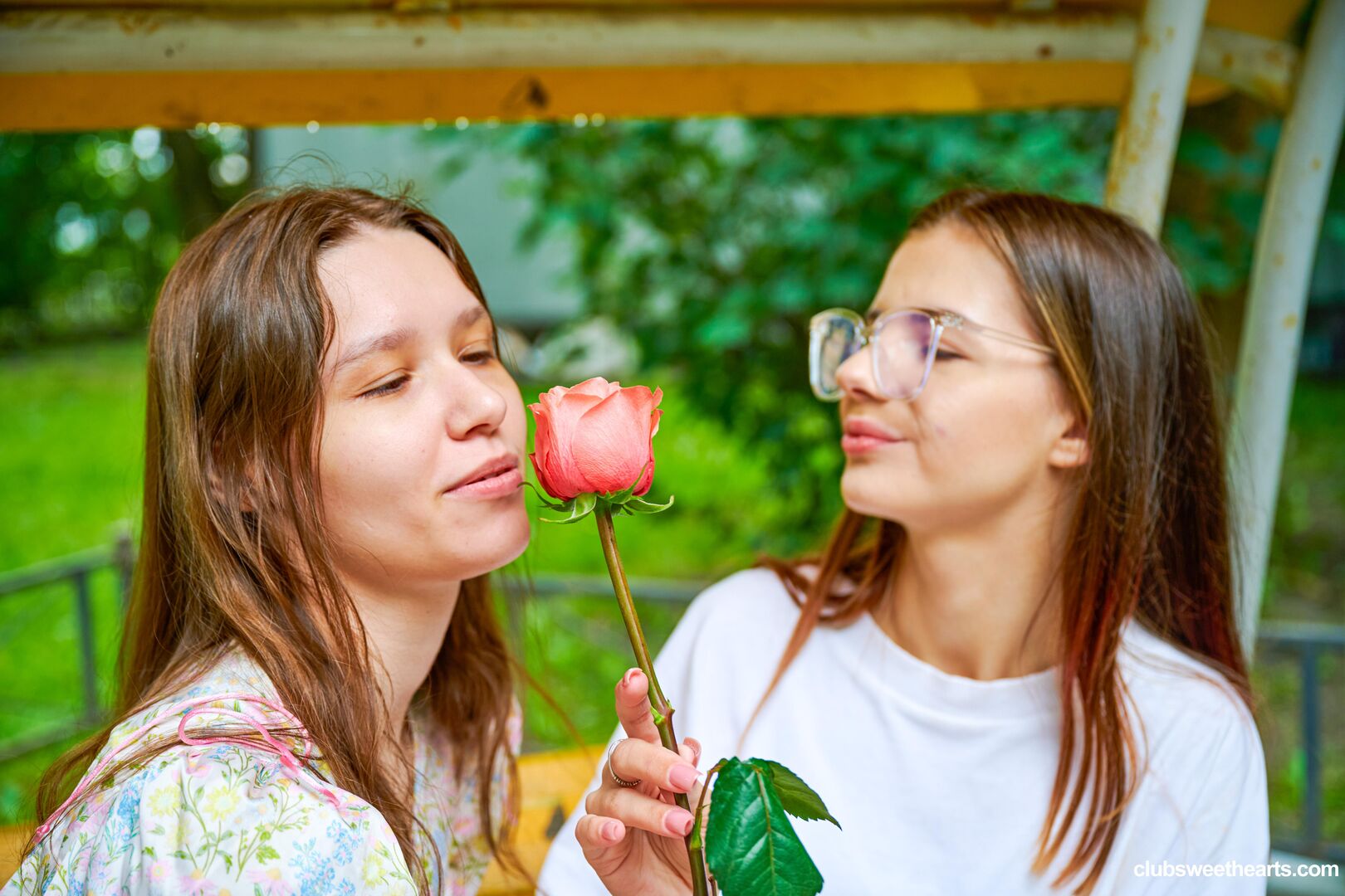 From smelling roses to eating pussy