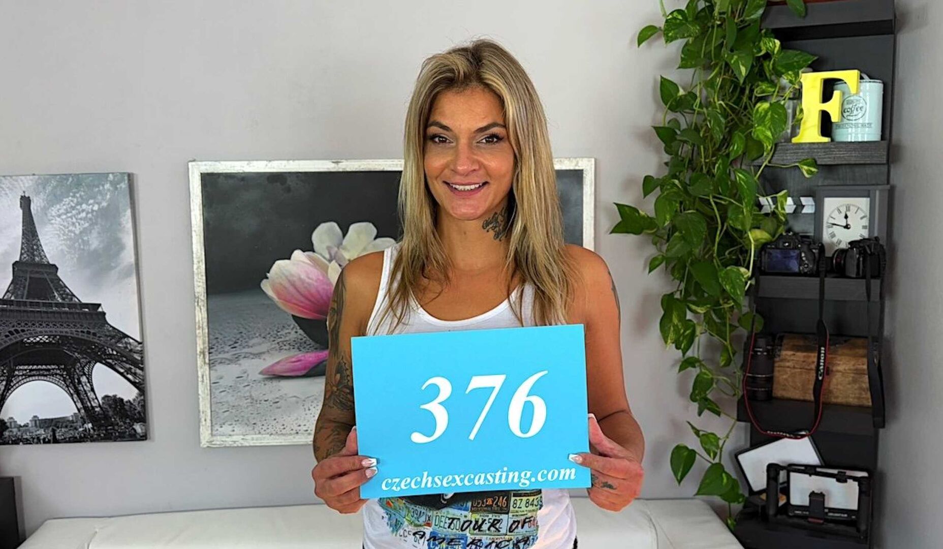 Czech pornstar Klarisa Leone is back!