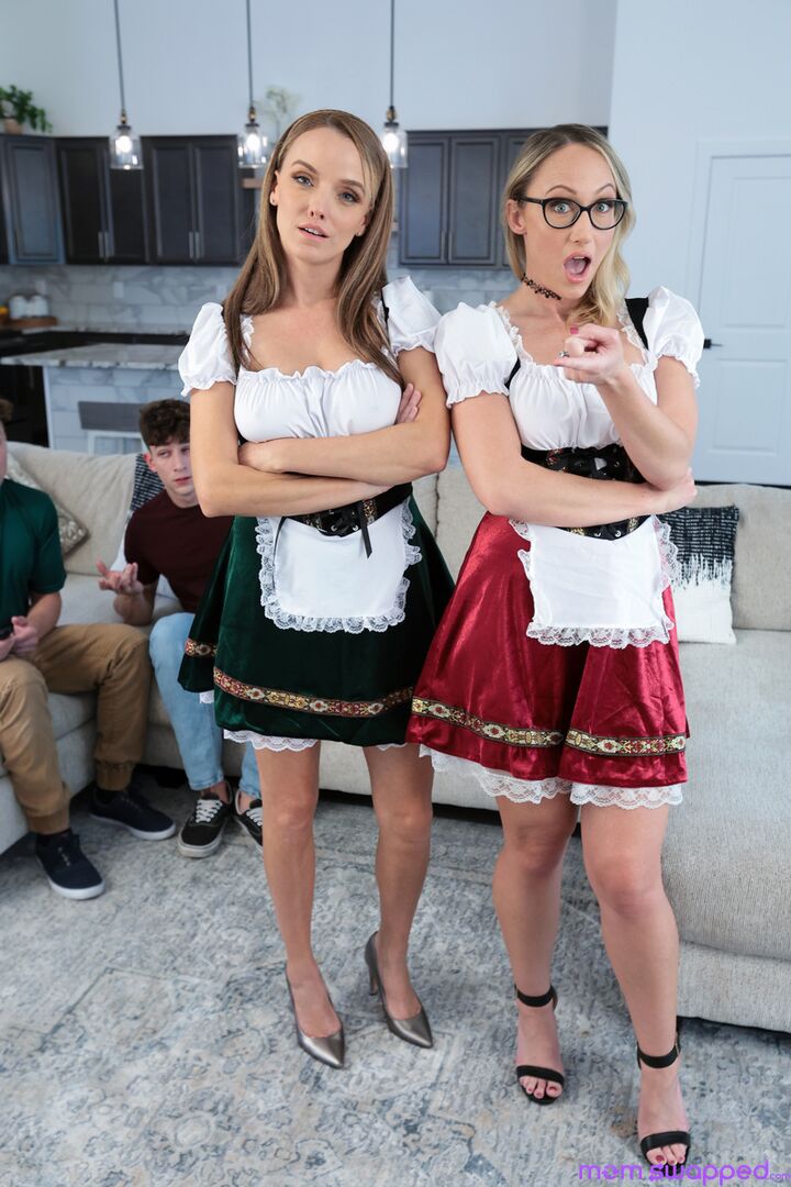 Our Stepmoms Will Have The Best Tits At Oktoberfest - S4:E3