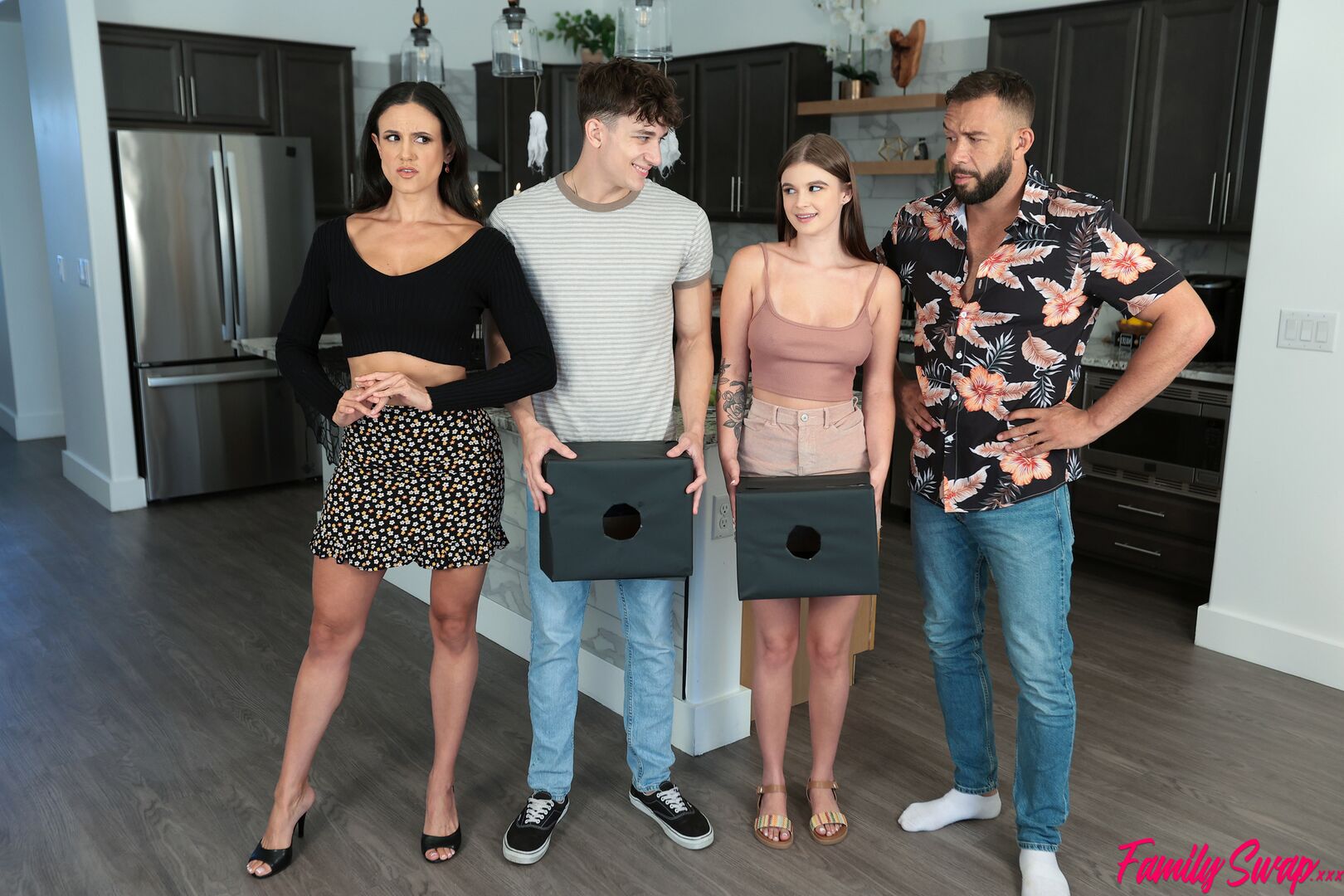 Swap Family Halloween Boxes - S9:E8