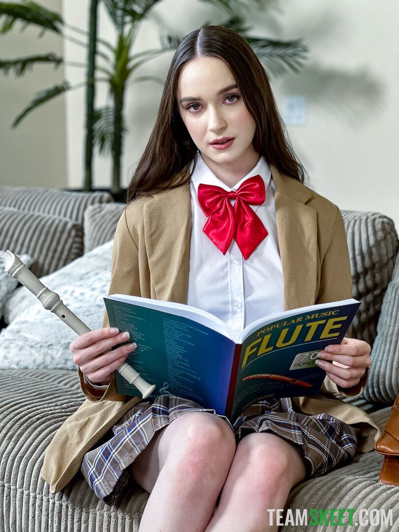 Lesbian Fantasy: I Think My Music Teacher Wants to Fuck Me