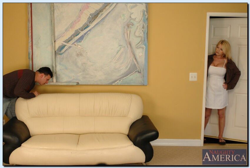 Carolyn Monroe fucking in the couch with her big ass