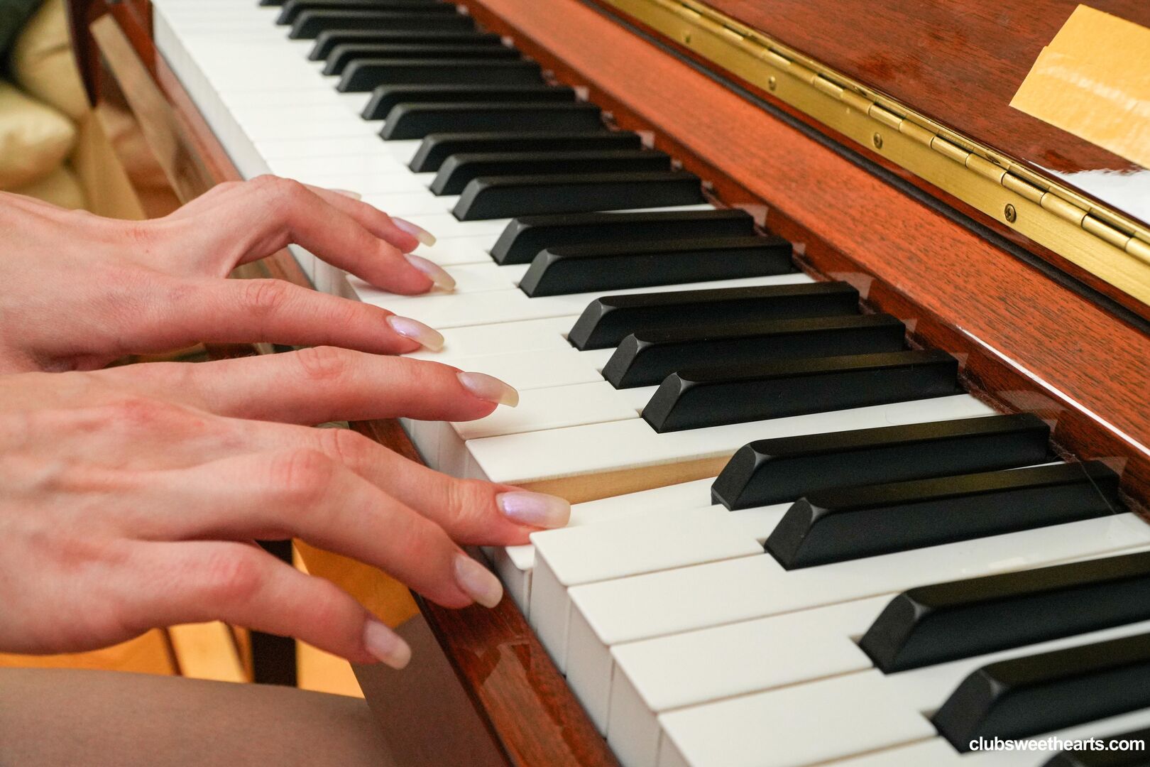Milka Wey playing her pussy like a piano