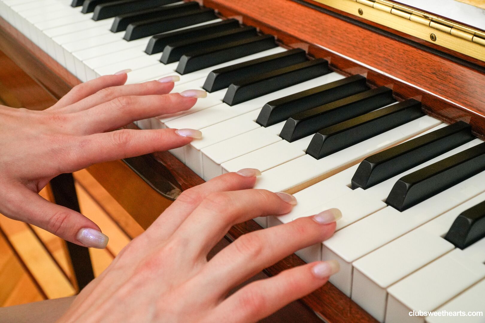 Milka Wey playing her pussy like a piano