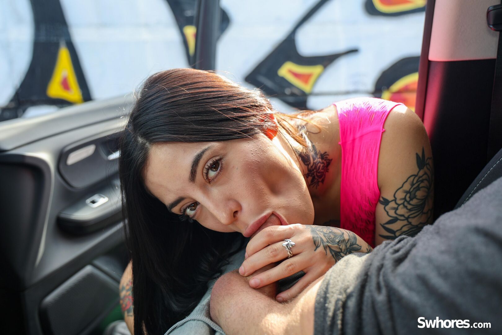 Selling her pussy on street