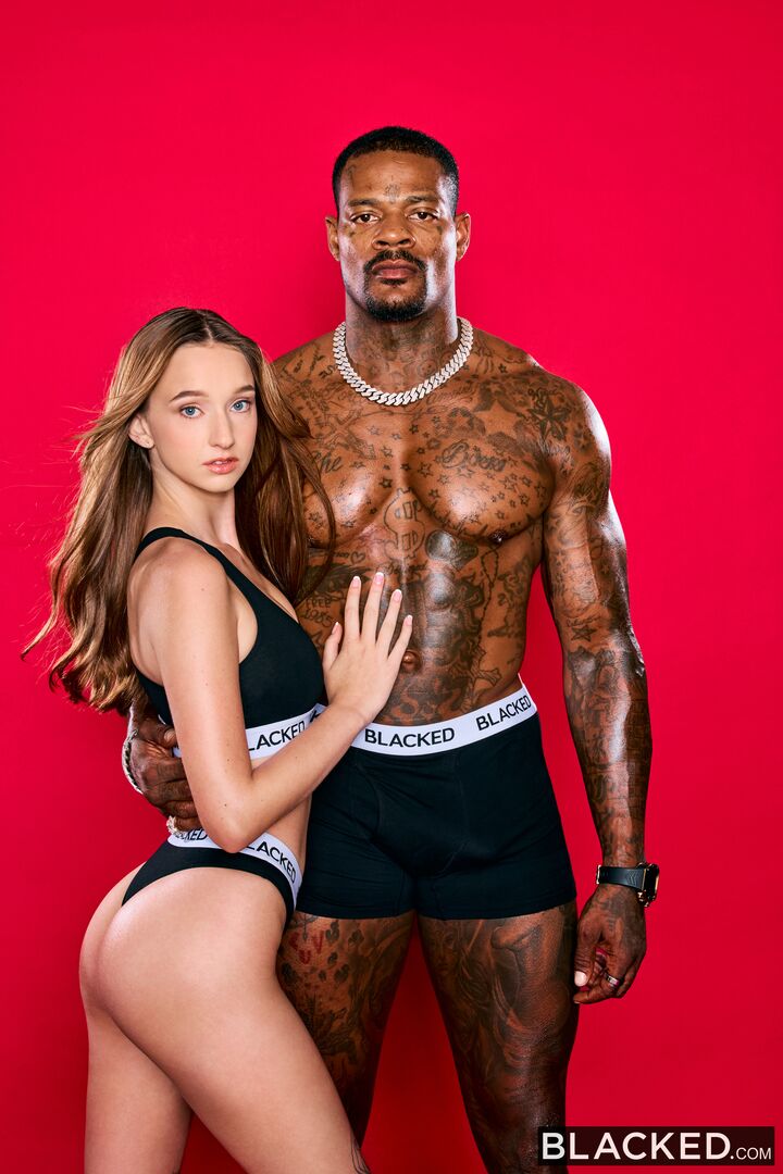 Cutie Worships BBC In First Blacked Appearance