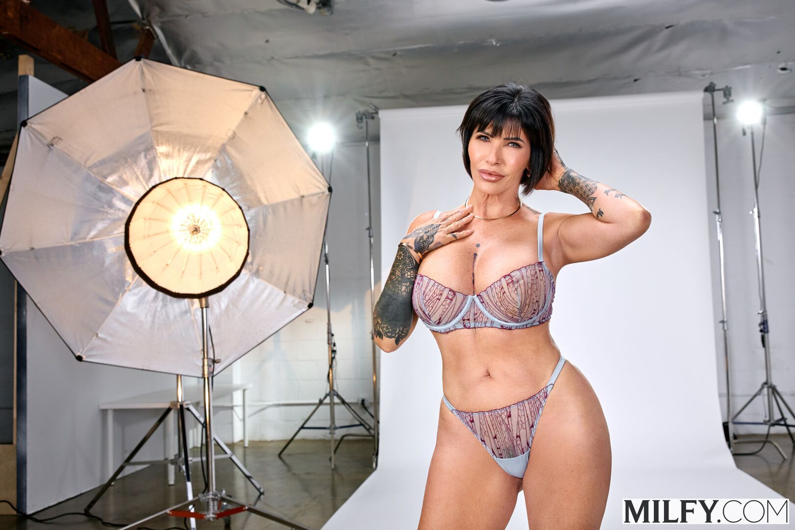 BBC Hungry Bosslady Shay Fox Submits To Young Photographer