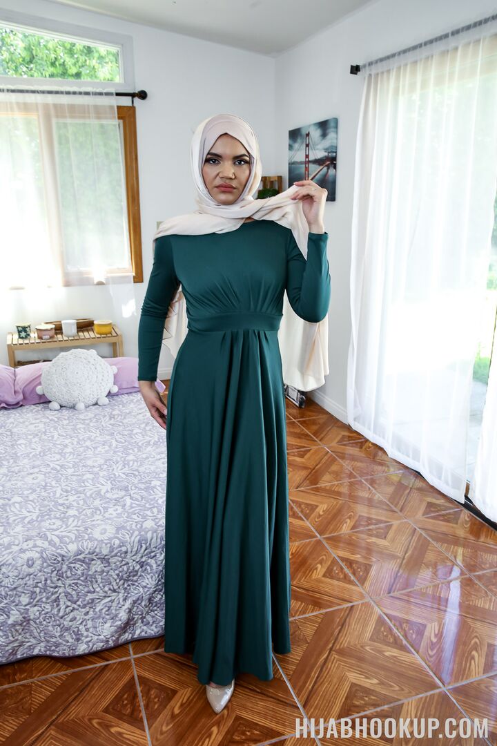 “How to Keep a Husband” Hijab Cutie’s First Time