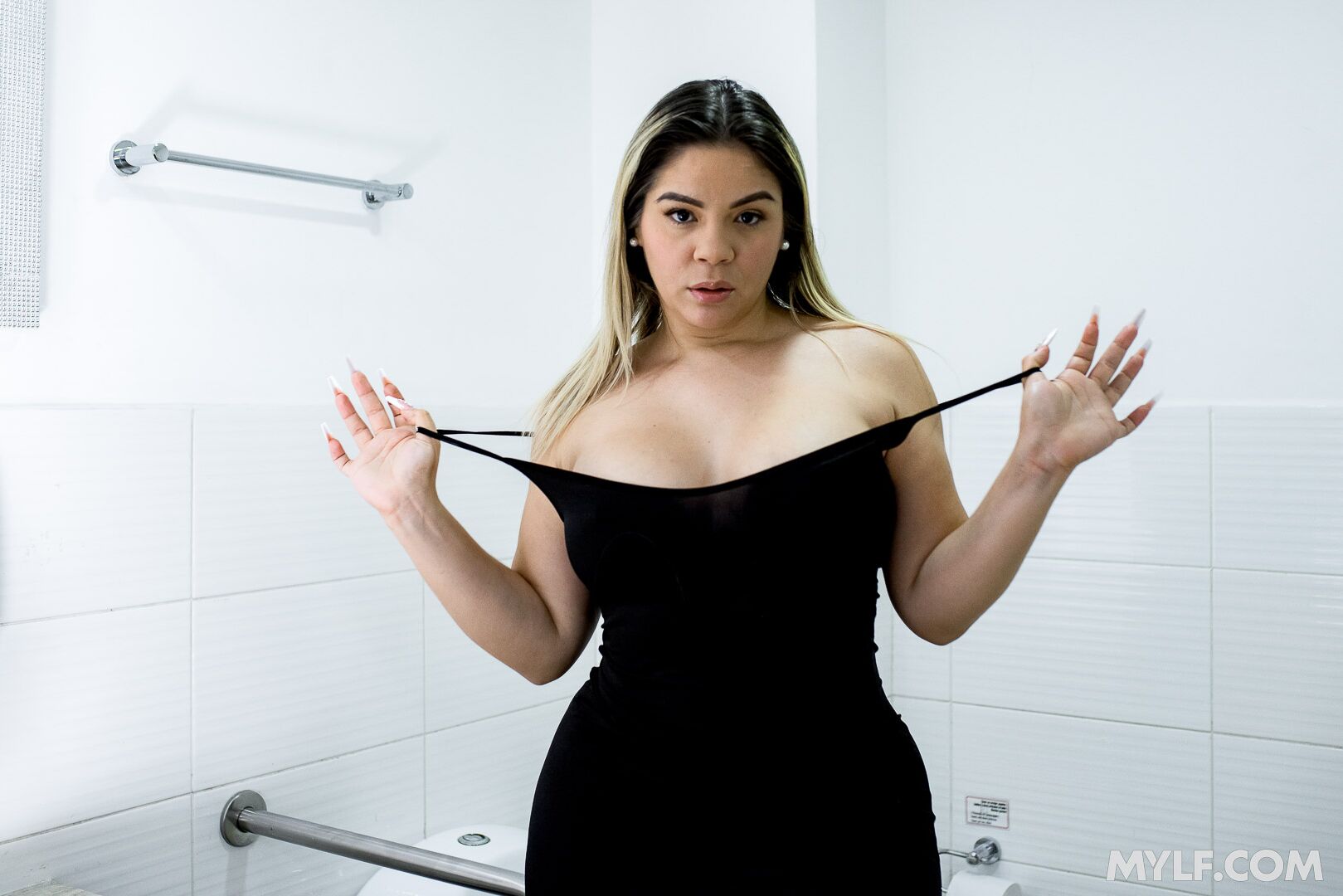 Thick Latina Gets Pounded by Young Man!