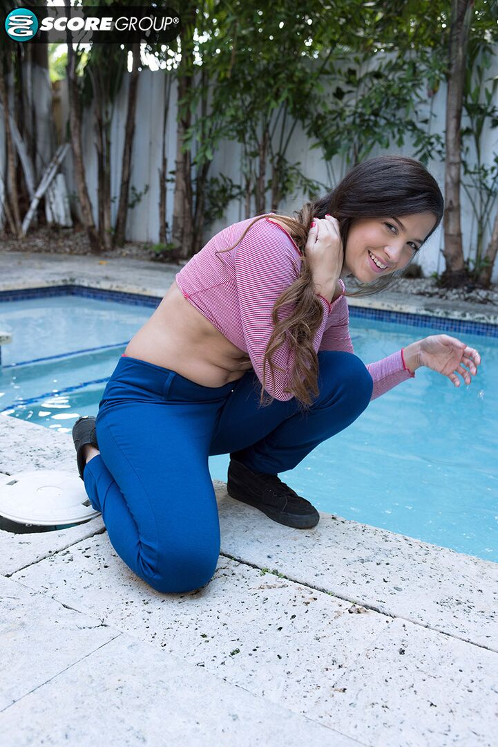 Enthusiastic, beautiful and thick in all of the right places, Annika exposes herself for your jacking pleasure.
