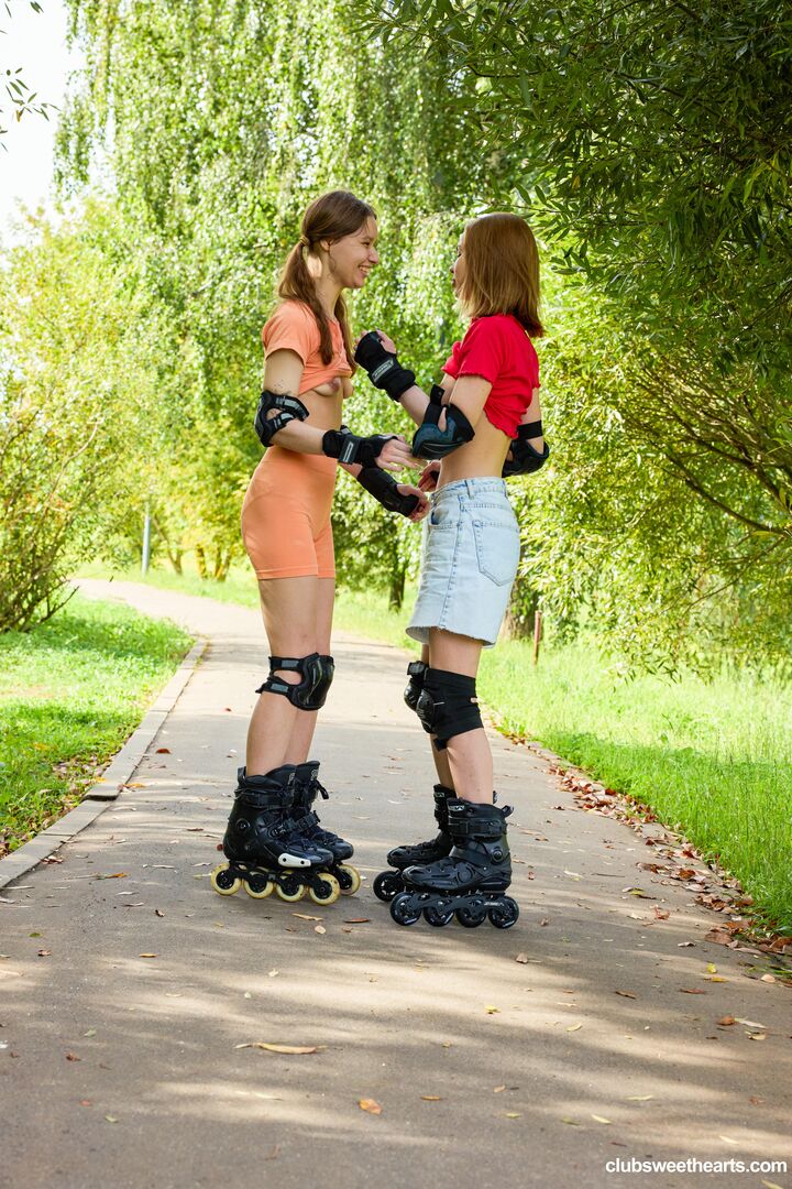 Skater chicks Kitty and Lana orgasm