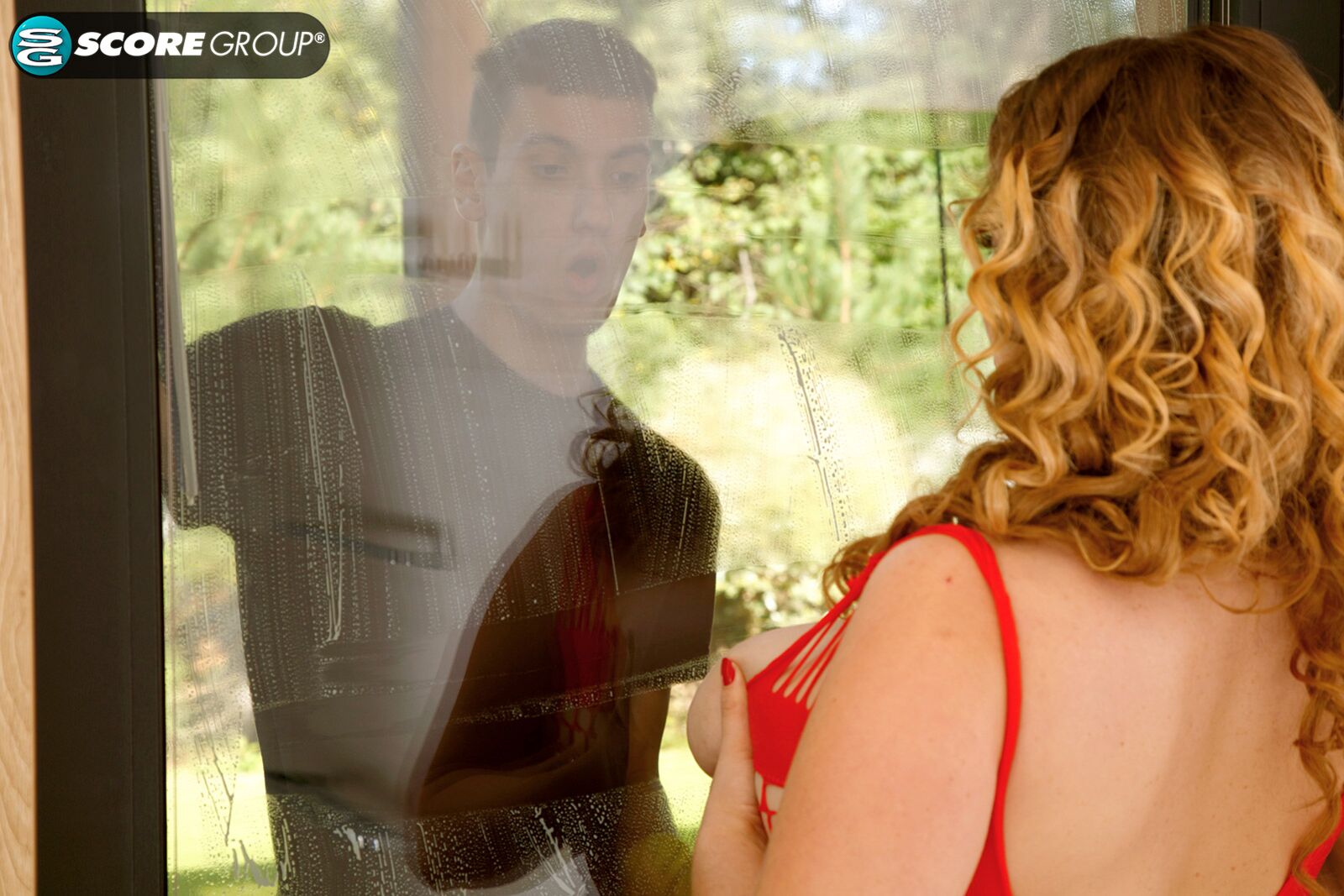 Lilli Lou Satisfies the Boob-Crazy Window Washer