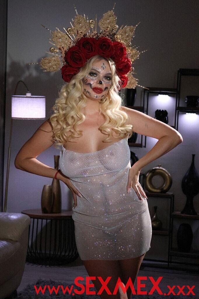 Halloween Hottie . Emily Thorne