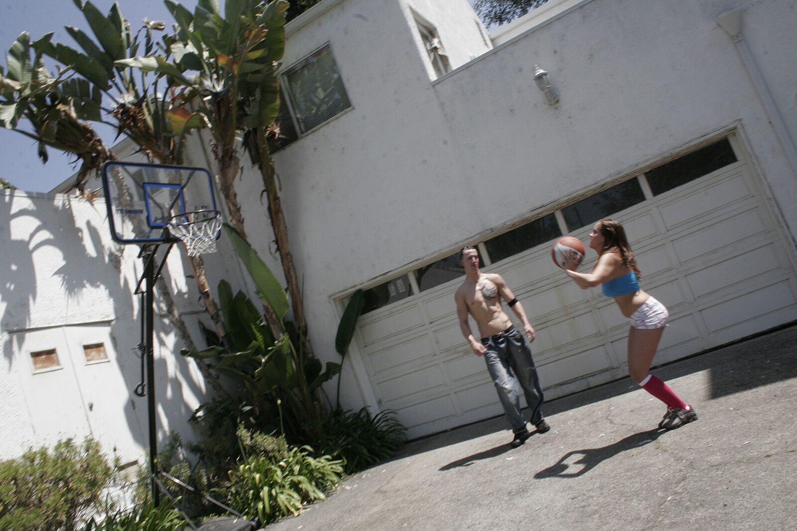 Chris Strokes Breaks Katie Cummings With His Massive Cock