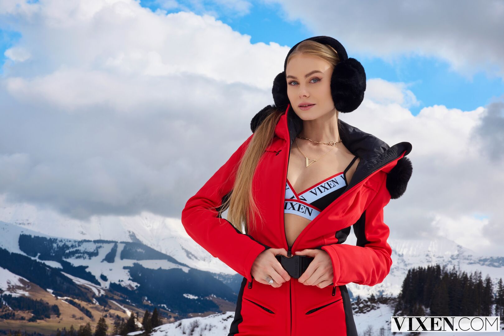 Snowbunny Nancy Ace Has Her Eyes On Instructors Cock