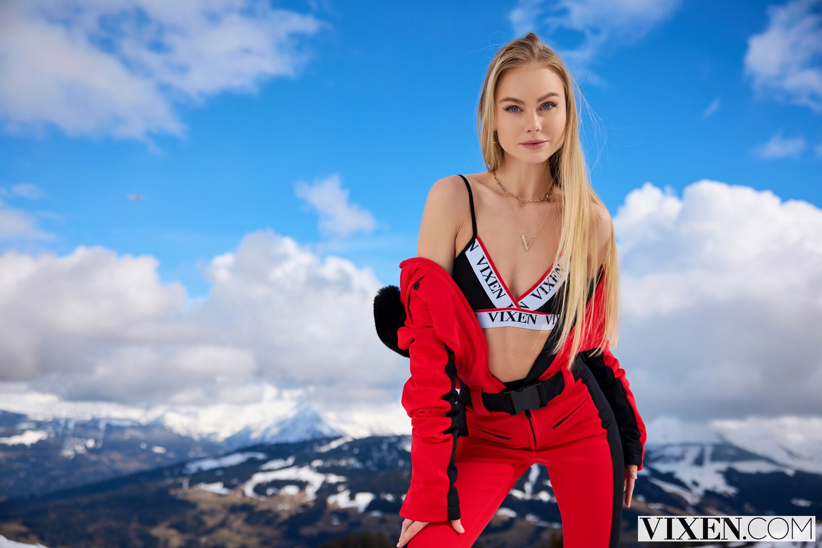Snowbunny Nancy Ace Has Her Eyes On Instructors Cock