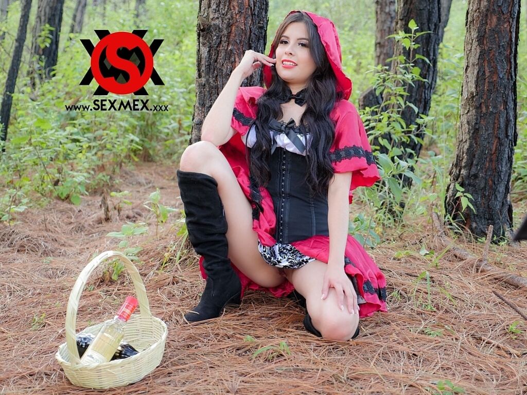 Little red riding hood . Ana Paula Rico