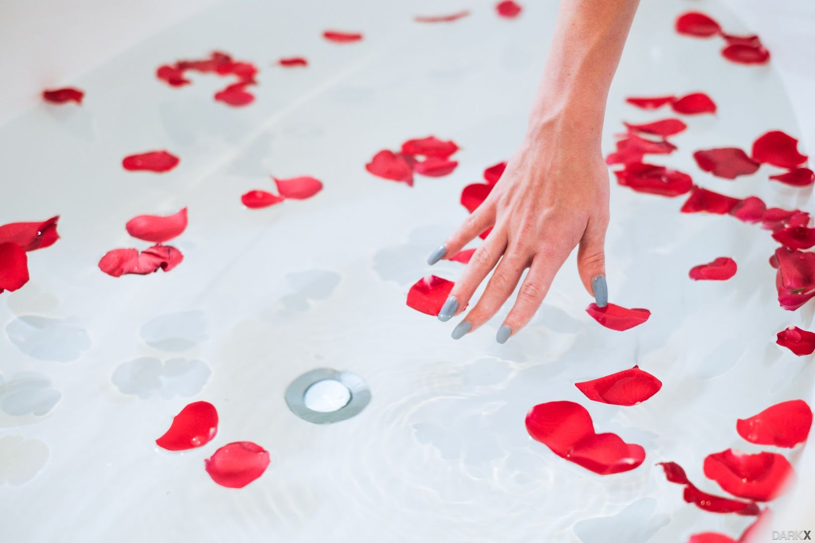 Sensual Bath Scene-01